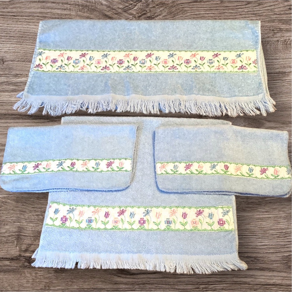 Vintage Cannon Gold‎ Label Powder Blue 4 Piece Bath Set Embroidered Flowers